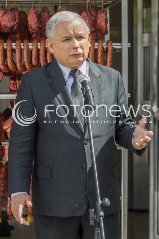  05.05.2014 DEBICA <br />WIZYTA PREZESA PIS JAROSLAWA KACZYNSKIEGO NA PODKARPACIU<br />WIZYTA W ZAKLADACH MIESNYCH ROBERT ZABEK I DEGUSTACJA WYROBOW MIESNYCH<br />N/Z JAROSLAW KACZYNSKI <br /> 