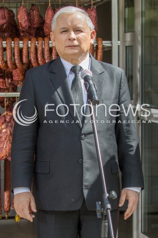  05.05.2014 DEBICA <br />WIZYTA PREZESA PIS JAROSLAWA KACZYNSKIEGO NA PODKARPACIU<br />WIZYTA W ZAKLADACH MIESNYCH ROBERT ZABEK I DEGUSTACJA WYROBOW MIESNYCH<br />N/Z JAROSLAW KACZYNSKI <br /> 