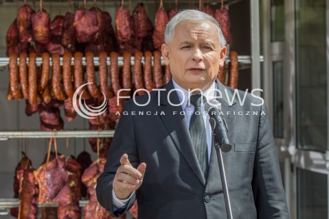  05.05.2014 DEBICA <br />WIZYTA PREZESA PIS JAROSLAWA KACZYNSKIEGO NA PODKARPACIU<br />WIZYTA W ZAKLADACH MIESNYCH ROBERT ZABEK I DEGUSTACJA WYROBOW MIESNYCH<br />N/Z JAROSLAW KACZYNSKI <br /> 