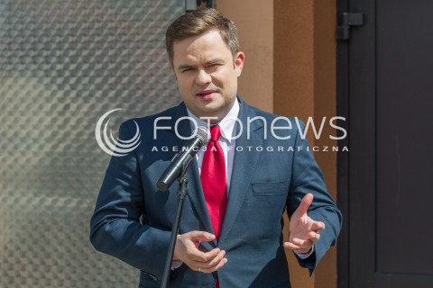  05.05.2014 DEBICA <br />WIZYTA PREZESA PIS JAROSLAWA KACZYNSKIEGO NA PODKARPACIU<br />WIZYTA W ZAKLADACH MIESNYCH ROBERT ZABEK I DEGUSTACJA WYROBOW MIESNYCH<br />N/Z ADAM HOFMAN<br /> 