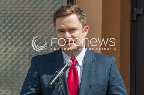  05.05.2014 DEBICA <br />WIZYTA PREZESA PIS JAROSLAWA KACZYNSKIEGO NA PODKARPACIU<br />WIZYTA W ZAKLADACH MIESNYCH ROBERT ZABEK I DEGUSTACJA WYROBOW MIESNYCH<br />N/Z ADAM HOFMAN<br /> 