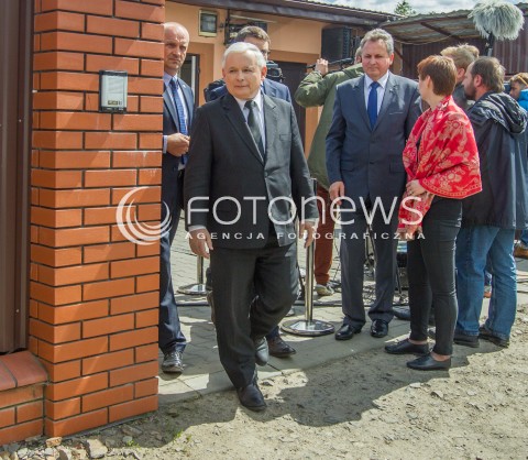  05.05.2014 DEBICA <br />WIZYTA PREZESA PIS JAROSLAWA KACZYNSKIEGO NA PODKARPACIU<br />WIZYTA W ZAKLADACH MIESNYCH ROBERT ZABEK I DEGUSTACJA WYROBOW MIESNYCH<br />N/Z JAROSLAW KACZYNSKI <br /> 