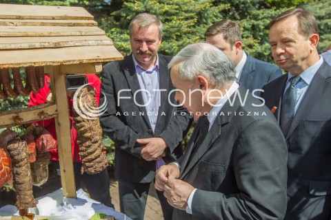  05.05.2014 DEBICA <br />WIZYTA PREZESA PIS JAROSLAWA KACZYNSKIEGO NA PODKARPACIU<br />WIZYTA W ZAKLADACH MIESNYCH ROBERT ZABEK I DEGUSTACJA WYROBOW MIESNYCH<br />N/Z JAROSLAW KACZYNSKI DEGUSTACJA WLADYSLAW ORTYL<br /> 