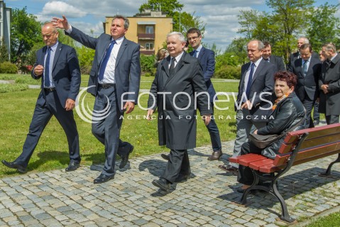  05.05.2014 DEBICA <br />WIZYTA PREZESA PIS JAROSLAWA KACZYNSKIEGO NA PODKARPACIU<br />PREZES PIS W DEBICY<br />N/Z JAROSLAW KACZYNSKI TOMASZ POREBA<br /> 