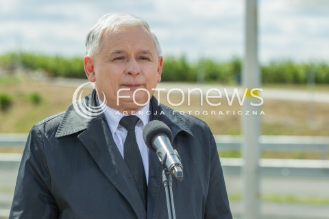  05.05.2014 SWILCZA<br />WIZYTA PREZESA PIS JAROSLAWA KACZYNSKIEGO NA PODKARPACIU<br />PREZES PIS NA NIEDOKOCZONYM ODCINKU DROGI EKSPRESOWEJ S19 W SWILCZY KOLO RZESZOWA<br />N/Z JAROSLAW KACZYNSKI<br /> 