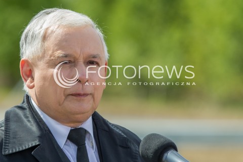  05.05.2014 SWILCZA<br />WIZYTA PREZESA PIS JAROSLAWA KACZYNSKIEGO NA PODKARPACIU<br />PREZES PIS NA NIEDOKOCZONYM ODCINKU DROGI EKSPRESOWEJ S19 W SWILCZY KOLO RZESZOWA<br />N/Z JAROSLAW KACZYNSKI<br /> 