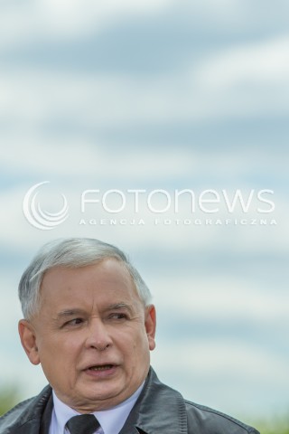  05.05.2014 SWILCZA<br />WIZYTA PREZESA PIS JAROSLAWA KACZYNSKIEGO NA PODKARPACIU<br />PREZES PIS NA NIEDOKOCZONYM ODCINKU DROGI EKSPRESOWEJ S19 W SWILCZY KOLO RZESZOWA<br />N/Z JAROSLAW KACZYNSKI<br /> 