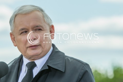  05.05.2014 SWILCZA<br />WIZYTA PREZESA PIS JAROSLAWA KACZYNSKIEGO NA PODKARPACIU<br />PREZES PIS NA NIEDOKOCZONYM ODCINKU DROGI EKSPRESOWEJ S19 W SWILCZY KOLO RZESZOWA<br />N/Z JAROSLAW KACZYNSKI<br /> 