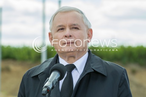  05.05.2014 SWILCZA<br />WIZYTA PREZESA PIS JAROSLAWA KACZYNSKIEGO NA PODKARPACIU<br />PREZES PIS NA NIEDOKOCZONYM ODCINKU DROGI EKSPRESOWEJ S19 W SWILCZY KOLO RZESZOWA<br />N/Z JAROSLAW KACZYNSKI<br /> 