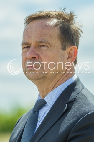  05.05.2014 SWILCZA<br />WIZYTA PREZESA PIS JAROSLAWA KACZYNSKIEGO NA PODKARPACIU<br />PREZES PIS NA NIEDOKOCZONYM ODCINKU DROGI EKSPRESOWEJ S19 W SWILCZY KOLO RZESZOWA<br />N/Z WLADYSLAW ORTYL<br /> 