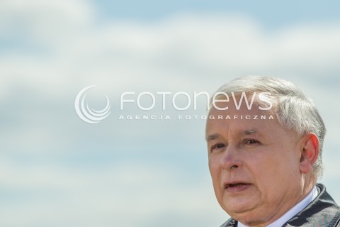  05.05.2014 SWILCZA<br />WIZYTA PREZESA PIS JAROSLAWA KACZYNSKIEGO NA PODKARPACIU<br />PREZES PIS NA NIEDOKOCZONYM ODCINKU DROGI EKSPRESOWEJ S19 W SWILCZY KOLO RZESZOWA<br />N/Z JAROSLAW KACZYNSKI<br /> 