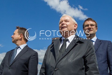  05.05.2014 SWILCZA<br />WIZYTA PREZESA PIS JAROSLAWA KACZYNSKIEGO NA PODKARPACIU<br />PREZES PIS NA NIEDOKOCZONYM ODCINKU DROGI EKSPRESOWEJ S19 W SWILCZY KOLO RZESZOWA<br />N/Z JAROSLAW KACZYNSKI WLADYSLAW ORTYL TOMASZ POREBA<br /> 