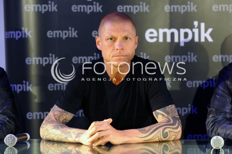  06.05.2013 WARSZAWA<br />SPOTKANIE Z ZESPOLEM KOMBI W EMPIKU<br />N/Z WOJCIECH HORNY<br /> 