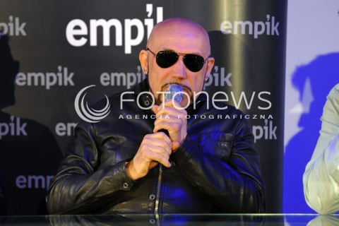  06.05.2013 WARSZAWA<br />SPOTKANIE Z ZESPOLEM KOMBI W EMPIKU<br />N/Z GRZEGORZ SKAWINSKI <br /> 