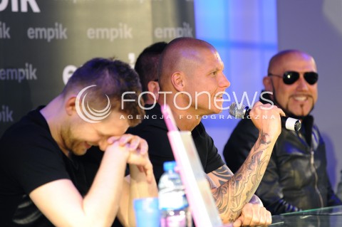  06.05.2013 WARSZAWA<br />SPOTKANIE Z ZESPOLEM KOMBI W EMPIKU<br />N/Z GRZEGORZ SKAWINSKI WOJCIECH HORNY ADAM TKACZYK<br /> 