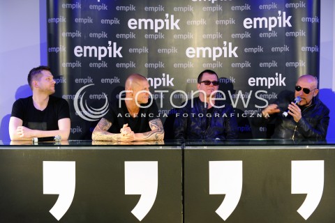  06.05.2013 WARSZAWA<br />SPOTKANIE Z ZESPOLEM KOMBI W EMPIKU<br />N/Z GRZEGORZ SKAWINSKI WALDEMAR TKACZYK WOJCIECH HORNY ADAM TKACZYK<br /> 