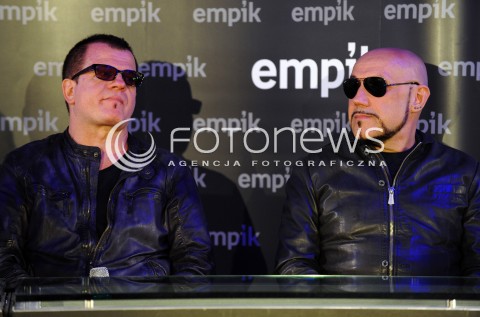  06.05.2013 WARSZAWA<br />SPOTKANIE Z ZESPOLEM KOMBI W EMPIKU<br />N/Z GRZEGORZ SKAWINSKI WALDEMAR TKACZYK<br /> 