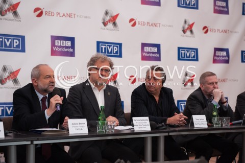  08.05.2014 WARSZAWA<br />
KONFERENCJA PRASOWA DZWONY WOJNY<br />
N/Z PREZES TVP JANUSZ BRAUN DARIUSZ JABLONSKI TONY JORDAN DYREKTOR TVP1 PIOTR RADZISZEWSKI<br />
 