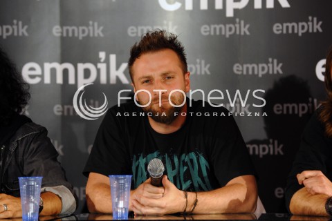  09.05.2014 WARSZAWA <br />SPOTKANIE Z ZESPOLEM CHEMIA W EMPIKU<br />N/Z LUKASZ DRAPALA LUKE<br /> 