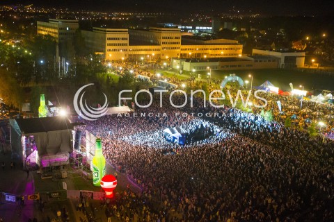  09.05.2014 RZESZOW<br />XXI RZESZOWSKIE JUWENALIA<br />KONCERT ZESPOLU ENEJ<br />N/Z STUDENCI ZABAWA PANORAMA WIDOK VIEW MIASTECZKO AKADEMICKIE SCENA TLUMY STUDENTOW<br /> 