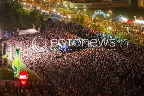 09.05.2014 RZESZOW<br />XXI RZESZOWSKIE JUWENALIA<br />KONCERT ZESPOLU ENEJ<br />N/Z STUDENCI ZABAWA PANORAMA WIDOK VIEW MIASTECZKO AKADEMICKIE SCENA TLUMY STUDENTOW<br /> 