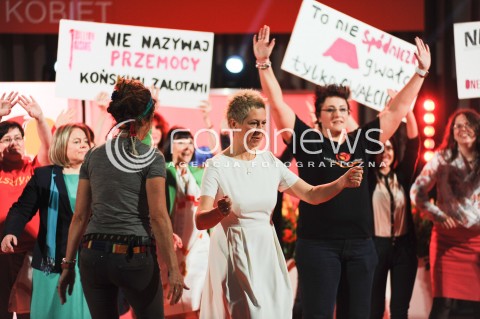  09.05.2014 WARSZAWA<br />VI KONGRES KOBIET<br />N/Z DOROTA WARAKOMSKA TANIEC PRZECIWKO PRZEMOCY<br /> 