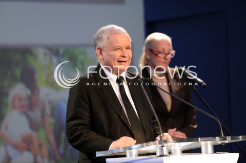  10.05.2014 WARSZAWA <br />KONFERENCJA PRASOWA PREZESA PIS JAROSLAWA KACZYNSKIEGO <br />N/Z PREZES JAROSLAW KACZYNSKI KANDYDATKA DO EUROPARLAMENTU HANNA FOLTYN KUBICKA<br /> 