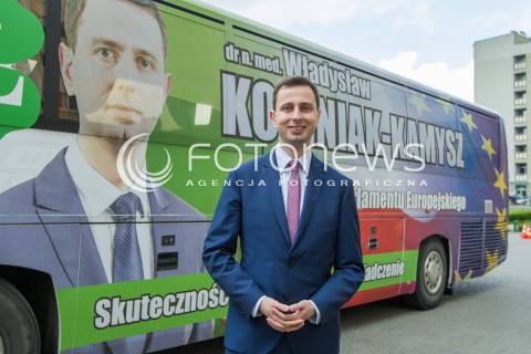  10.05.2014 RZESZOW<br />MINISTER PRACY I POLITYKI SPOLECZNEJ WLADYSLAW KOSINIAK - KAMYSZ PODCZAS PREZENTACJI KAMYSZOBUSA - AUTOBUSU KTORYM MINISTER BEDZIE PODROZOWAL PO PODKARPACIU PRZED WYBORAMI DO PARLAMENTU EUROPEJSKIEGO<br />N/Z MINISTER WLADYSLAW KOSINIAK - KAMYSZ<br /> 