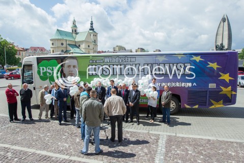  10.05.2014 RZESZOW<br />MINISTER PRACY I POLITYKI SPOLECZNEJ WLADYSLAW KOSINIAK - KAMYSZ PODCZAS PREZENTACJI KAMYSZOBUSA - AUTOBUSU KTORYM MINISTER BEDZIE PODROZOWAL PO PODKARPACIU PRZED WYBORAMI DO PARLAMENTU EUROPEJSKIEGO<br />N/Z MINISTER WLADYSLAW KOSINIAK - KAMYSZ<br /> 