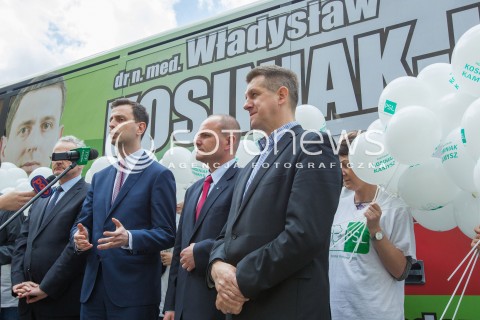  10.05.2014 RZESZOW<br />MINISTER PRACY I POLITYKI SPOLECZNEJ WLADYSLAW KOSINIAK - KAMYSZ PODCZAS PREZENTACJI KAMYSZOBUSA - AUTOBUSU KTORYM MINISTER BEDZIE PODROZOWAL PO PODKARPACIU PRZED WYBORAMI DO PARLAMENTU EUROPEJSKIEGO<br />N/Z MINISTER WLADYSLAW KOSINIAK - KAMYSZ DARIUSZ DZIADZIO JAN BURY<br /> 