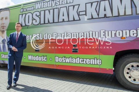  10.05.2014 RZESZOW<br />MINISTER PRACY I POLITYKI SPOLECZNEJ WLADYSLAW KOSINIAK - KAMYSZ PODCZAS PREZENTACJI KAMYSZOBUSA - AUTOBUSU KTORYM MINISTER BEDZIE PODROZOWAL PO PODKARPACIU PRZED WYBORAMI DO PARLAMENTU EUROPEJSKIEGO<br />N/Z MINISTER WLADYSLAW KOSINIAK - KAMYSZ<br /> 