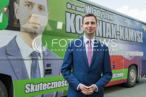  10.05.2014 RZESZOW<br />MINISTER PRACY I POLITYKI SPOLECZNEJ WLADYSLAW KOSINIAK - KAMYSZ PODCZAS PREZENTACJI KAMYSZOBUSA - AUTOBUSU KTORYM MINISTER BEDZIE PODROZOWAL PO PODKARPACIU PRZED WYBORAMI DO PARLAMENTU EUROPEJSKIEGO<br />N/Z MINISTER WLADYSLAW KOSINIAK - KAMYSZ<br /> 