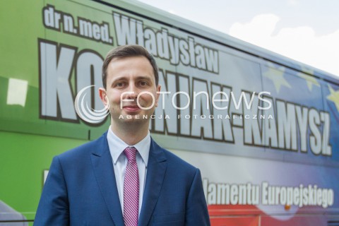  10.05.2014 RZESZOW<br />MINISTER PRACY I POLITYKI SPOLECZNEJ WLADYSLAW KOSINIAK - KAMYSZ PODCZAS PREZENTACJI KAMYSZOBUSA - AUTOBUSU KTORYM MINISTER BEDZIE PODROZOWAL PO PODKARPACIU PRZED WYBORAMI DO PARLAMENTU EUROPEJSKIEGO<br />N/Z MINISTER WLADYSLAW KOSINIAK - KAMYSZ<br /> 