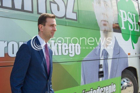  10.05.2014 RZESZOW<br />MINISTER PRACY I POLITYKI SPOLECZNEJ WLADYSLAW KOSINIAK - KAMYSZ PODCZAS PREZENTACJI KAMYSZOBUSA - AUTOBUSU KTORYM MINISTER BEDZIE PODROZOWAL PO PODKARPACIU PRZED WYBORAMI DO PARLAMENTU EUROPEJSKIEGO<br />N/Z MINISTER WLADYSLAW KOSINIAK - KAMYSZ<br /> 