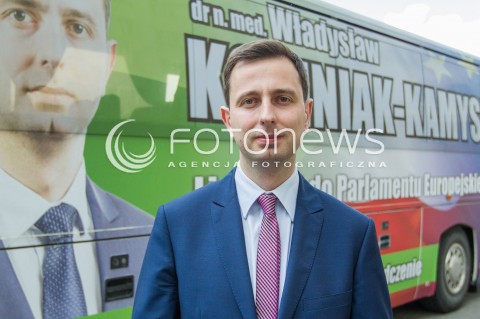 Minister Pracy jeździ Kamyszobusem po Podkarpaciu