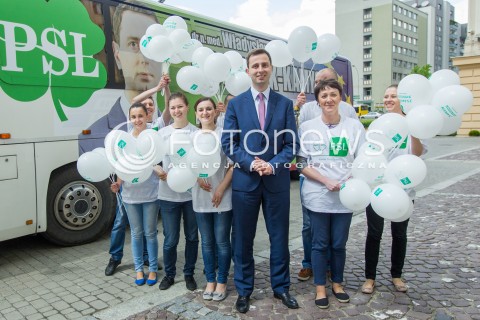  10.05.2014 RZESZOW<br />MINISTER PRACY I POLITYKI SPOLECZNEJ WLADYSLAW KOSINIAK - KAMYSZ PODCZAS PREZENTACJI KAMYSZOBUSA - AUTOBUSU KTORYM MINISTER BEDZIE PODROZOWAL PO PODKARPACIU PRZED WYBORAMI DO PARLAMENTU EUROPEJSKIEGO<br />N/Z MINISTER WLADYSLAW KOSINIAK - KAMYSZ<br /> 