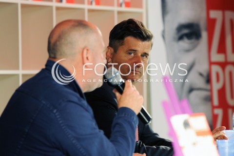  14.05.2014 WARSZAWA <br />SPOTKANIE Z JANUSZEM PALIKOTEM W EMPIKU<br />N/Z JANUSZ PALIKOT ROMAN KURKIEWICZ<br /> 