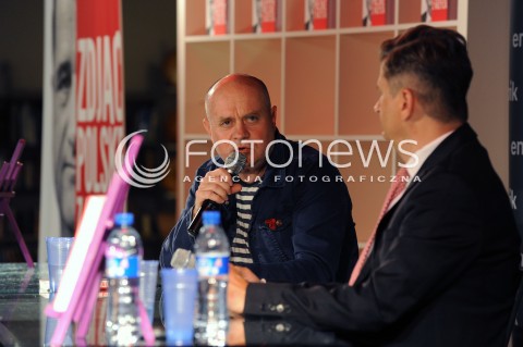  14.05.2014 WARSZAWA <br />SPOTKANIE Z JANUSZEM PALIKOTEM W EMPIKU<br />N/Z JANUSZ PALIKOT ROMAN KURKIEWICZ<br /> 