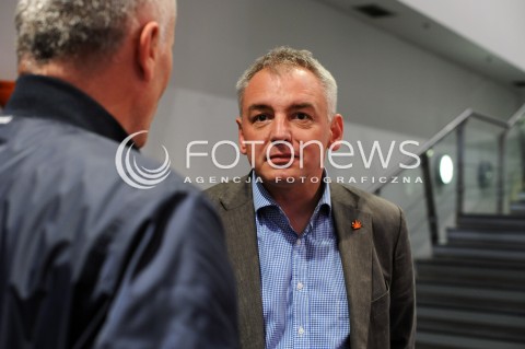  14.05.2014 WARSZAWA <br />SPOTKANIE Z JANUSZEM PALIKOTEM W EMPIKU<br />N/Z ARTUR DEBSKI<br /> 