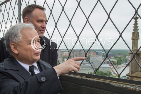  16.05.2014 WROCLAW<br />WIZYTA PREZESA PIS JAROSLAWA KACZYNSKIEGO WE WROCLAWIU<br />ZWIEDZANIE WIEZY ARCHIKATEDRY SWIETEGO JANA CHRZCICIELA<br />N/Z JAROSLAW KACZYNSKI DAWID JACKIEWICZ KANDYDAT DO PE<br /> 