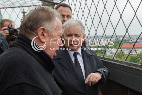  16.05.2014 WROCLAW<br />WIZYTA PREZESA PIS JAROSLAWA KACZYNSKIEGO WE WROCLAWIU<br />ZWIEDZANIE WIEZY ARCHIKATEDRY SWIETEGO JANA CHRZCICIELA<br />N/Z JAROSLAW KACZYNSKI PROBOSZCZ KSIADZ ADAM DRWIEGA<br /> 