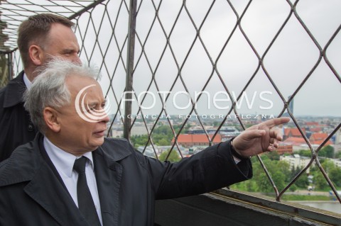  16.05.2014 WROCLAW<br />WIZYTA PREZESA PIS JAROSLAWA KACZYNSKIEGO WE WROCLAWIU<br />ZWIEDZANIE WIEZY ARCHIKATEDRY SWIETEGO JANA CHRZCICIELA<br />N/Z JAROSLAW KACZYNSKI<br /> 