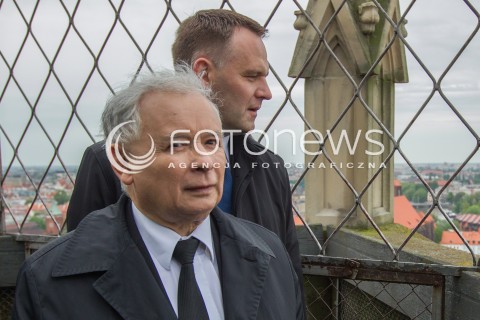  16.05.2014 WROCLAW<br />WIZYTA PREZESA PIS JAROSLAWA KACZYNSKIEGO WE WROCLAWIU<br />ZWIEDZANIE WIEZY ARCHIKATEDRY SWIETEGO JANA CHRZCICIELA<br />N/Z JAROSLAW KACZYNSKI DAWID JACKIEWICZ KANDYDAT DO PE<br /> 