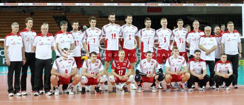  16.05.2014 WROCLAW <br />SIATKOWKA MEZCZYZN <br />TURNIEJ KWALIFIKACYJNY DO MISTRZOSTW EUROPY 2015<br />2015 FIVB WORLD CHAMPIONSHIP - EUROPEAN QUALIFICATION MEN <br />MECZ POLSKA - LOTWA ( POLAND - LATVIA ) <br />N/Z KADRA REPREZENTACJA POLSKI ZDJECIE GRUPOWE GRUPOWKA GROUP PHOTO STEPHANE ANTIGA TRENER ( HEAD COACH ) <br /> 