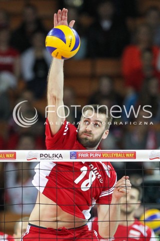  17.05.2014 WROCLAW <br />SIATKOWKA MEZCZYZN <br />TURNIEJ KWALIFIKACYJNY DO MISTRZOSTW EUROPY 2015<br />2015 FIVB WORLD CHAMPIONSHIP - EUROPEAN QUALIFICATION MEN <br />MECZ POLSKA - MACEDONIA ( POLAND - FYROM ) <br />N/Z MARCIN MOZDZONEK SYLWETKA ATAK<br /> 