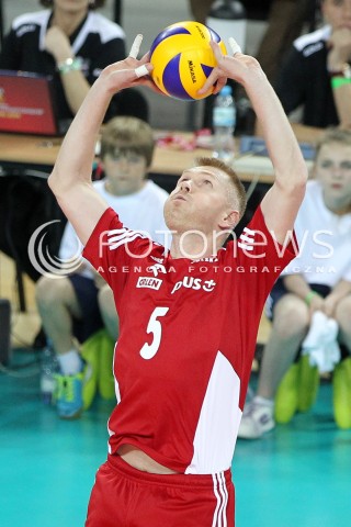  17.05.2014 WROCLAW <br />SIATKOWKA MEZCZYZN <br />TURNIEJ KWALIFIKACYJNY DO MISTRZOSTW EUROPY 2015<br />2015 FIVB WORLD CHAMPIONSHIP - EUROPEAN QUALIFICATION MEN <br />MECZ POLSKA - MACEDONIA ( POLAND - FYROM ) <br />N/Z PAWEL ZAGUMNY SYLWETKA <br /> 