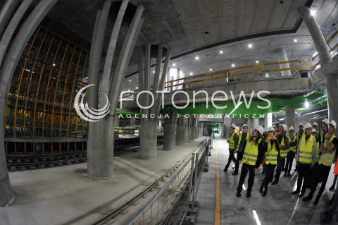  18.05.2014 WARSZAWA<br />DZIEN OTWARTY W METRZE<br />N/Z STACJA METRA STADION NARODOWY ZWIEDZAJACY<br /> 