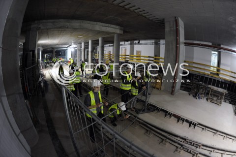  18.05.2014 WARSZAWA<br />DZIEN OTWARTY W METRZE<br />N/Z STACJA METRA STADION NARODOWY ZWIEDZAJACY<br /> 