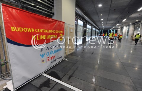  18.05.2014 WARSZAWA<br />DZIEN OTWARTY W METRZE<br />N/Z STACJA METRA STADION NARODOWY TABLICA INFORMACYJNA<br /> 