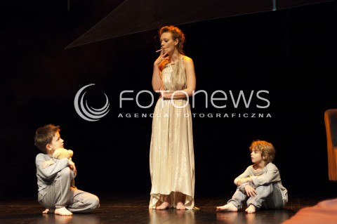  20.05.2014 WARSZAWA PROBA MEDIALNA SPEKTAKLU MEDEA W REZYSERII DOROTY KEDZIERZAWSKIEJ N/Z MAGDALENA BOCZARSKA JAN ROGALINSKI ADAM TOMASZEWSKI  